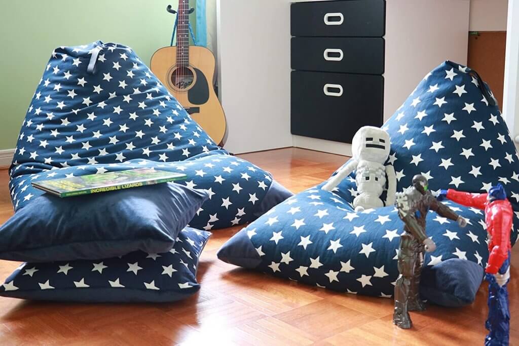 Toy-storage-bag-and-navy-stars-accent-pillow-covers